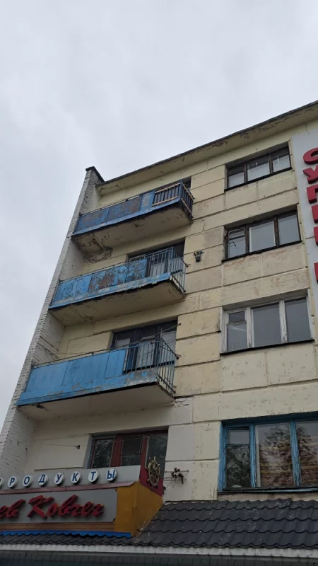 Как вы думаете, такой фасад здания на Центральной улице, украшает наш город?