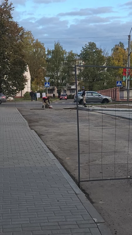 Проезд во двор заблокирован, ведутся дорожные работы