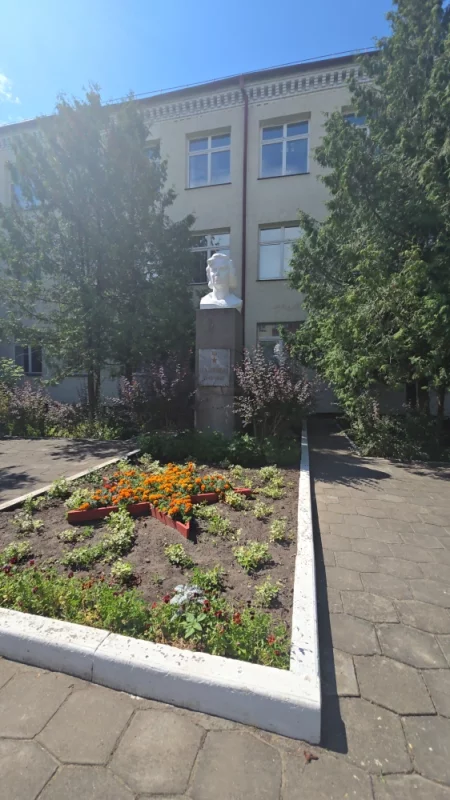 Памятник Вере Хоружей