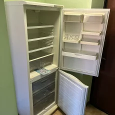 Холодильник Б/У продам дешево