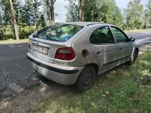 Рено меган 2000г. 1.6 бензин 2100 бел.руб