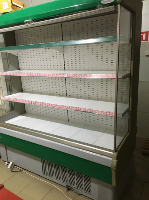 Пристенный холодильный регал