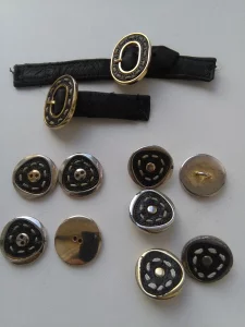 Пуговицы, пряжки для двухсторонней верхней одежды (пальто, дубленки)