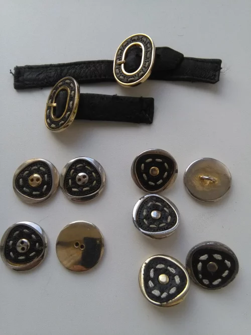 Пуговицы, пряжки для двухсторонней верхней одежды (пальто, дубленки)
