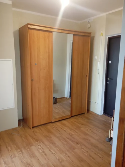 Двухкомнатную квартиру на длительный срок