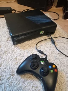 XBOX 360 slim 250GB