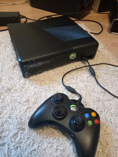 XBOX 360 slim 250GB