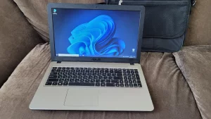 Ноутбук ASUS в состоянии нового