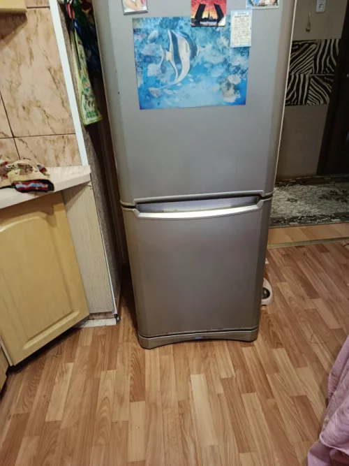Холодильник Indesit