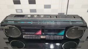 Магнитофон TOSHIBA BomBeat SF36