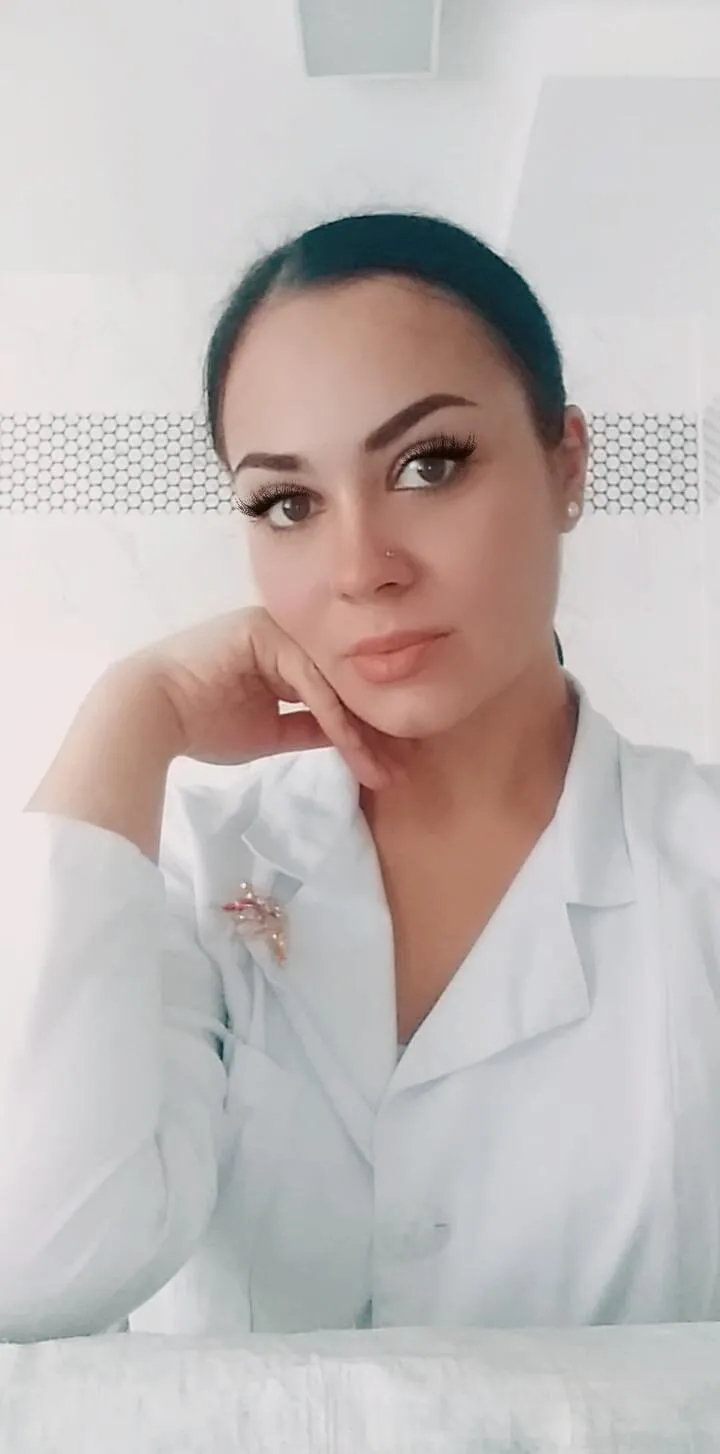 девушка ищет подработку