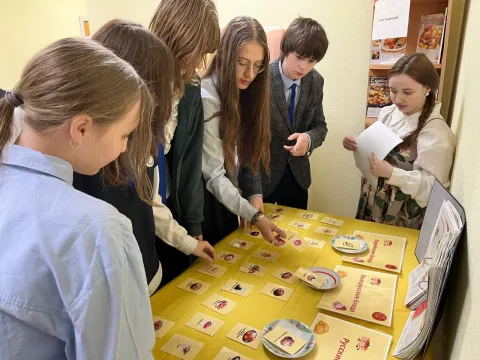 В Центре досуга и творчества ученики гимназии №2 поучаствовали в историко-культурном квесте «По следам истории Бобруйска»