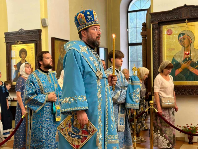 В канун праздника Успения Пресвятой Богородицы епископ Серафим совершил праздничное вечернее богослужение в Никольском кафедральном соборе г. Бобруйска