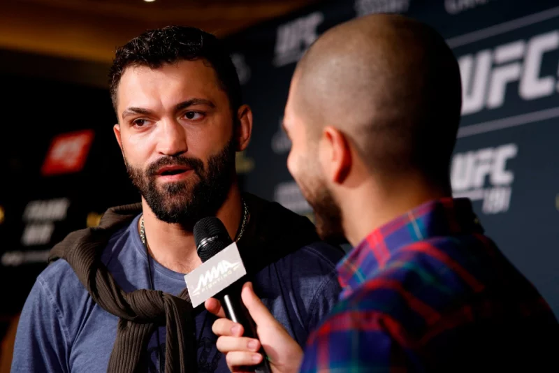 Белорусский экс-чемпион UFC Орловский объявил о завершении карьеры