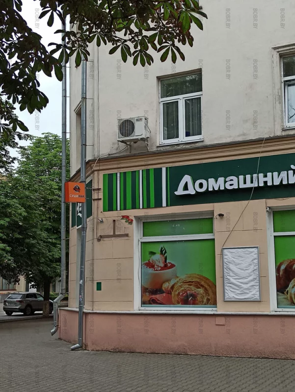 В чем проблема, что на площади отсутствуют номера домов? Делать их не спешат совершенно...