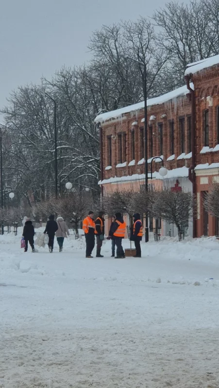 Танку проезд расчищают