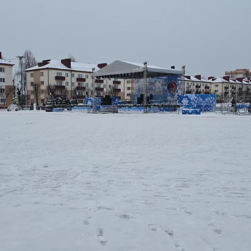 Пустая сцена и даже не играет музыка, Вот вам и праздник.