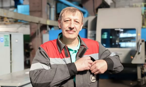 Стал мастером на 2-й день работы: бобруйчанин Леонид Соловей — о морской закалке и 32-летнем стаже на «Белшине»