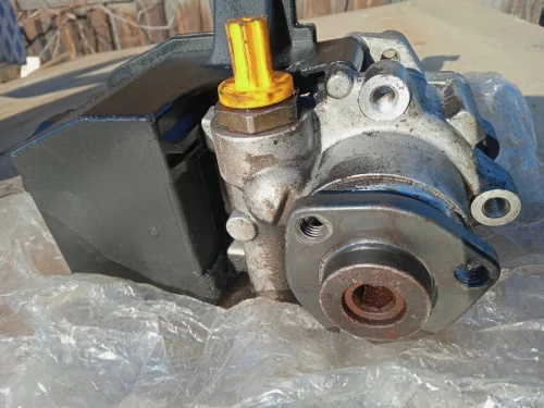 Насос гидроусилителя руля к Mercedes Sprinter 1997 г.в., объем 2.3 диз