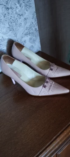Продам женские туфли