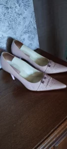 Продам женские туфли