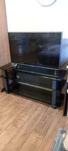 Стеклянную тумбу под телевизор