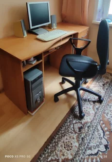 Компьютер, стол, стул