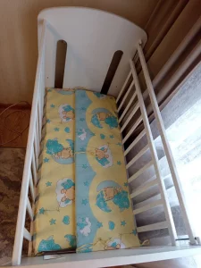 Кроватка детская с матрасом и на колесиках. Бесплатная доставка
