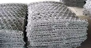 Сетка двойного кручения помогает стабилизировать откосы и повысить долговечность дорог