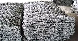 Сетка двойного кручения помогает стабилизировать откосы и повысить долговечность дорог