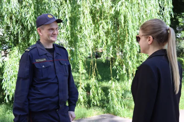 Бобруйчанка пожаловалась на пьяных завсегдатаев, шумящих во дворе ночью: участковый оперативно отреагировал и составил протоколы на нарушителей