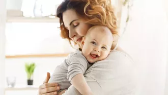 В Минтруда объяснили, почему детские пособия хотят привязать к зарплате родителей