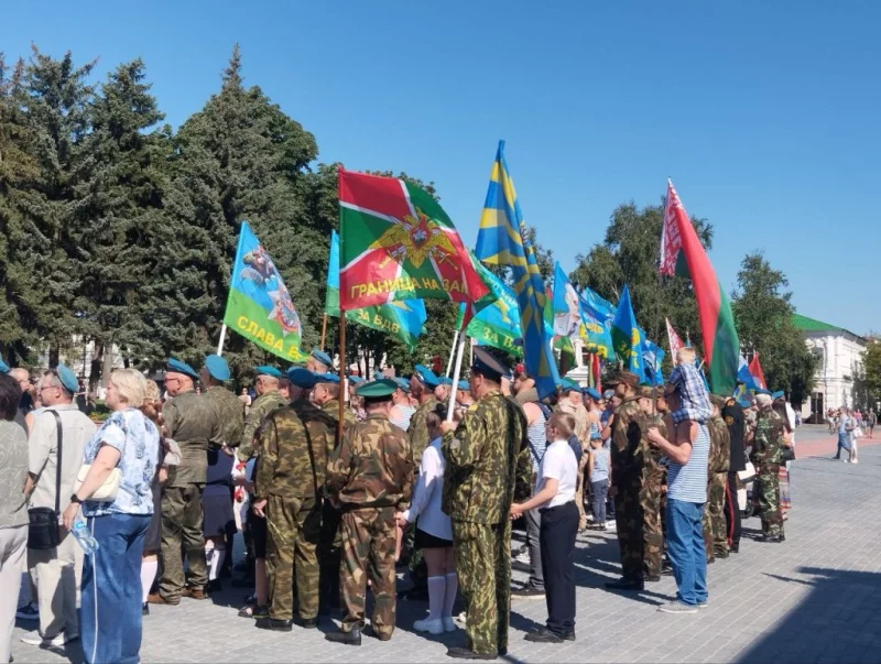 Праздник «крылатой пехоты» в Бобруйске: энергетики почтили память героев