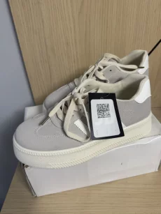 Новые кроссовки