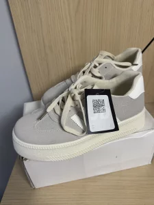 Новые кроссовки