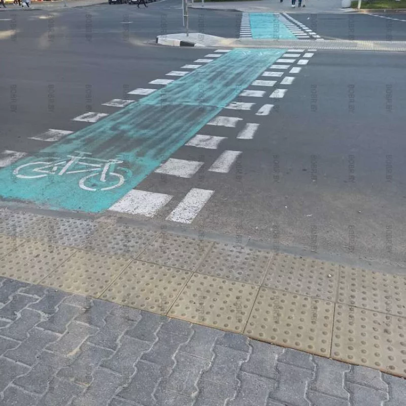 Только окрасили, а уже краска так сильно стёрлась...
