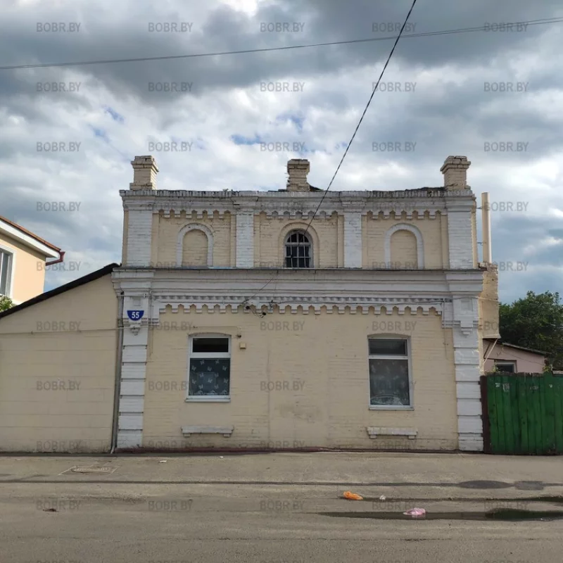 Интересное архитектурное решение. Как вы думаете скоро это помещение разберут на кирпичи? Как