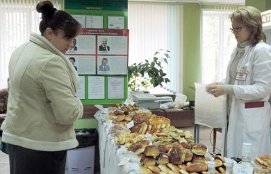 На избирательных участках Бобруйска и выставки, и дегустации, и торговля, и фильмы
