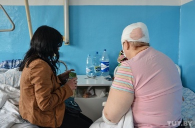 «Он просто очень брезглив». В Бобруйске мужчина снял с жены скальп из-за найденного в еде волоса