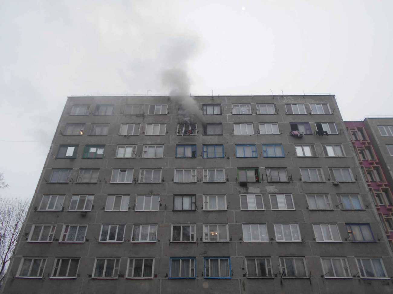 Горит общежитие. Пожар. Пожар в общаге. Пожар на 8 этаже белорусская.131.
