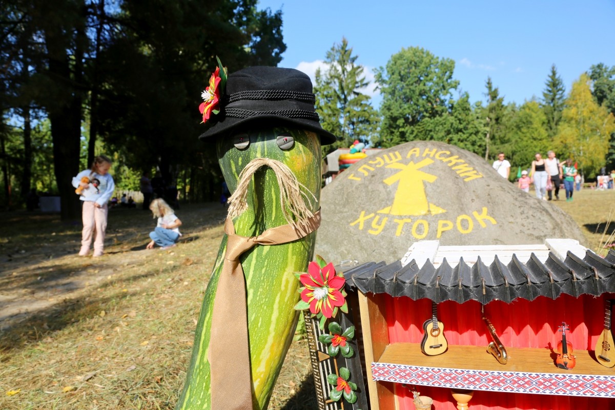 Yashirin kamerali qizlar har qanday joyga peeing