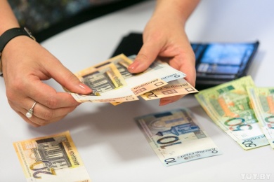 Беларусбанк уточнил, кто не будет платить комиссию за платежи наличными