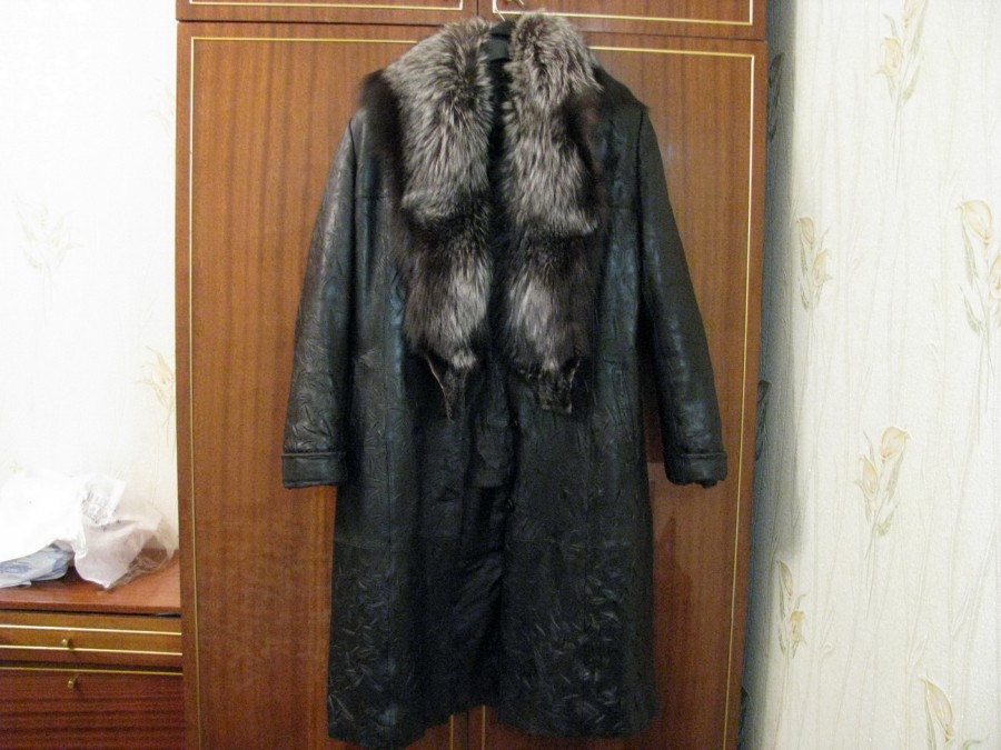 Пальто кожа р.50 воротник чернобурка